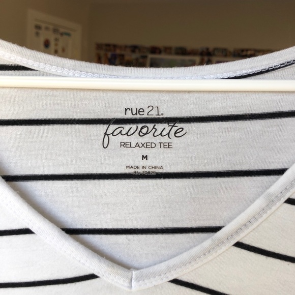 White Rue-21 T-Shirt - Picture 3 of 3